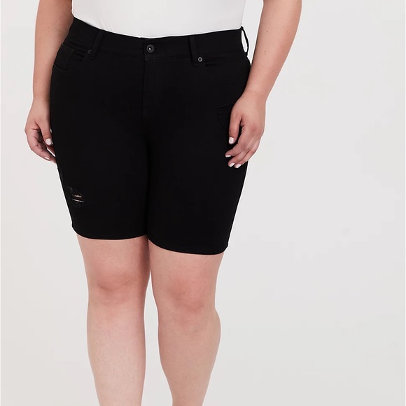 TORRID black distressed bermuda shorts - Picture 5 of 5